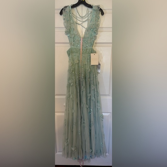 Mac Duggal - 70275 Deep V-Neck Floral Appliqued Gown NWT Size 6 - Picture 4 of 7